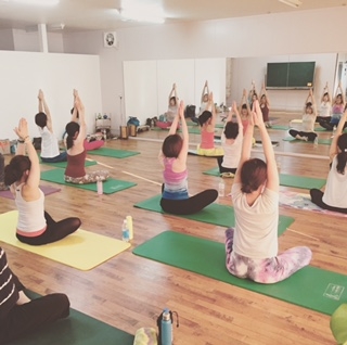 タイ式ヨガ  ルーシーダットンスタジオ イム