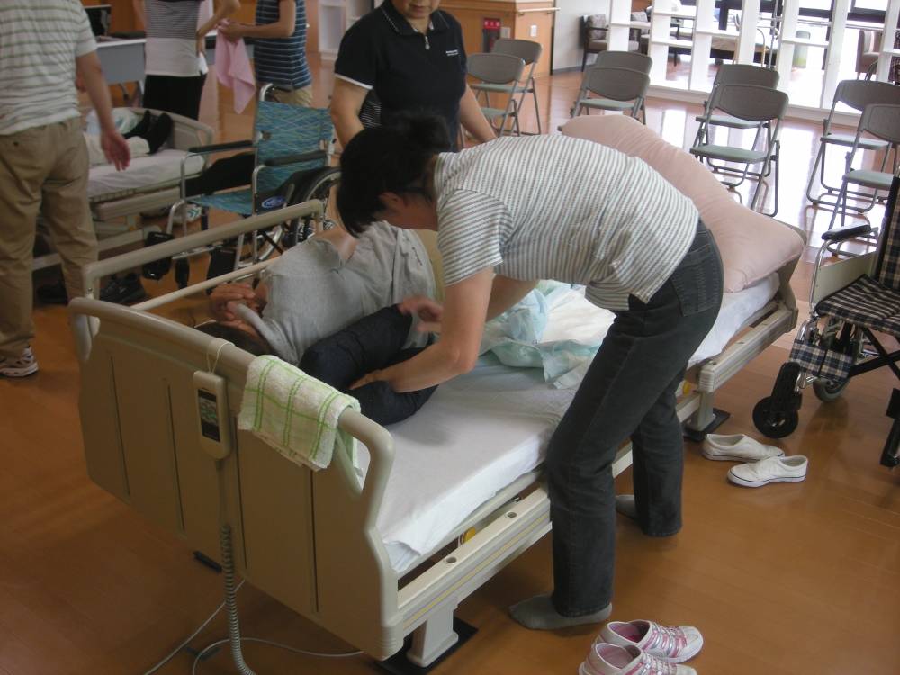 江津しょうぶ苑介護スクール