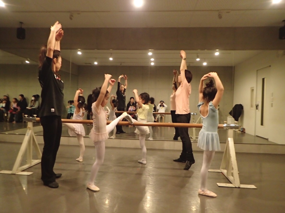 HAND-CLAP DANCE GYM_5