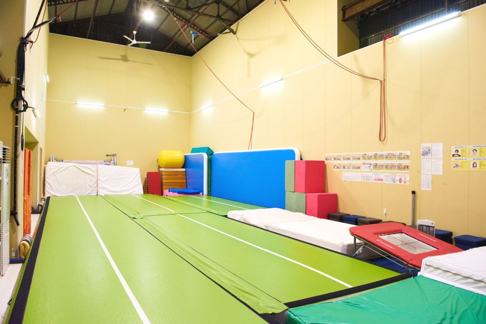 アクロバットジムホワイト　錦糸町店【バク転教室】