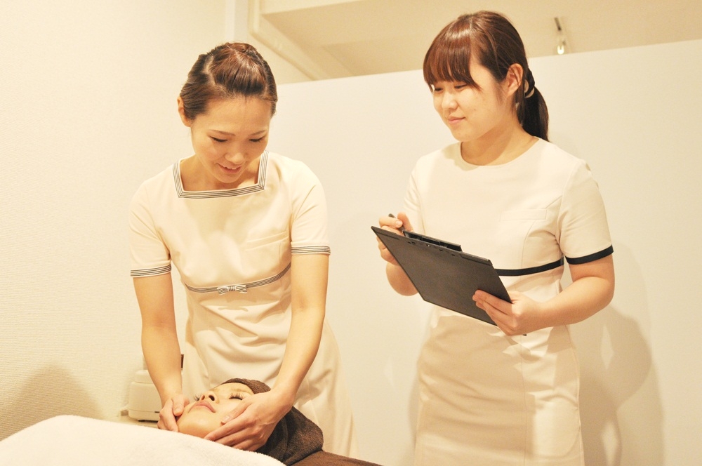 短期間で取得できる☆エステスクールTwelve Rose Beauty School