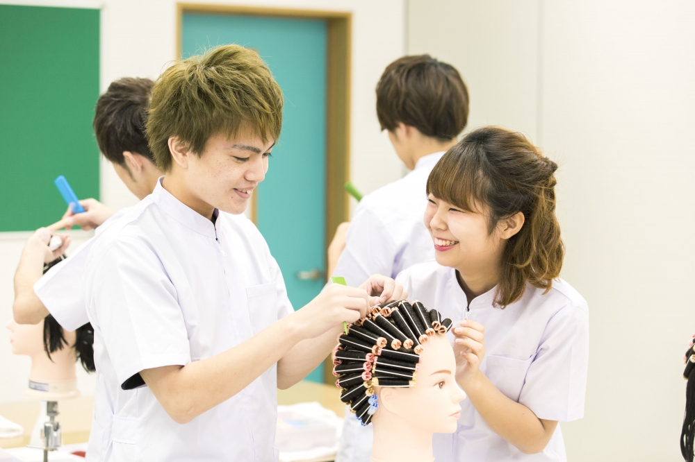 アポロ美容理容専門学校_4