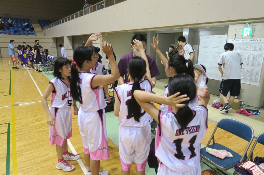ＯＮＥ　ＦＲＩＥＮＤバスケットボールスクール