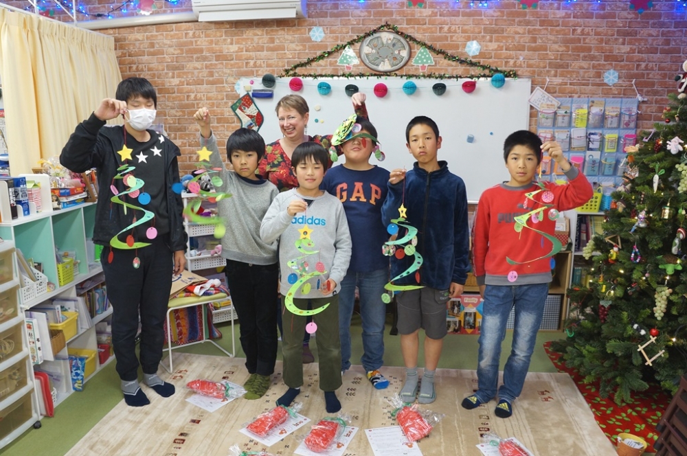 Rainbow Phonics English School_1