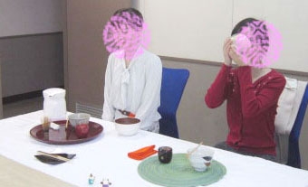 テーブルで行う茶道教室_4