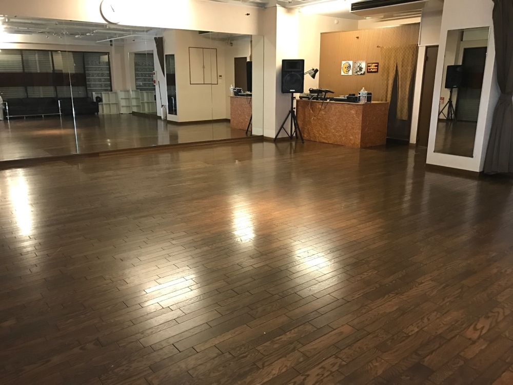 DANCE STUDIO CUE_1