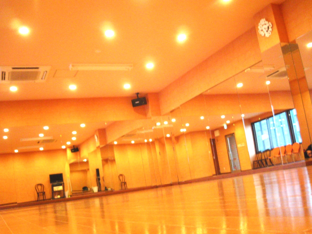 Dance studio MYSTER枚方校