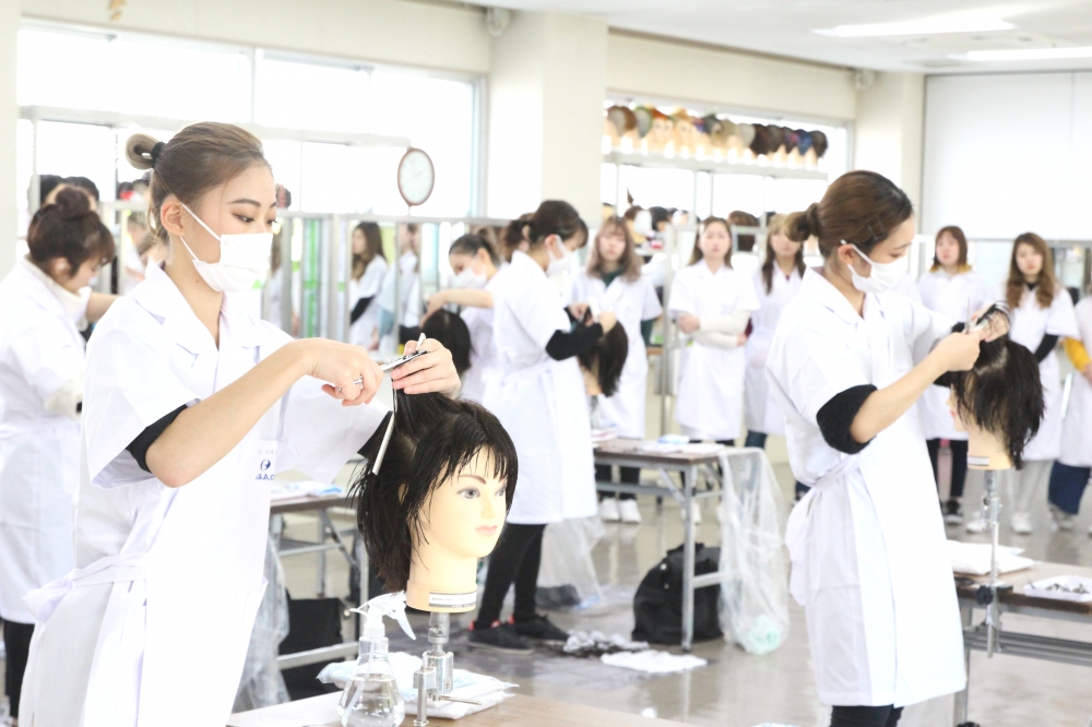 ＢＥＡＵＴＹ ＡＲＴＳ ＫＯＢＥ 日本高等美容専門学校_1