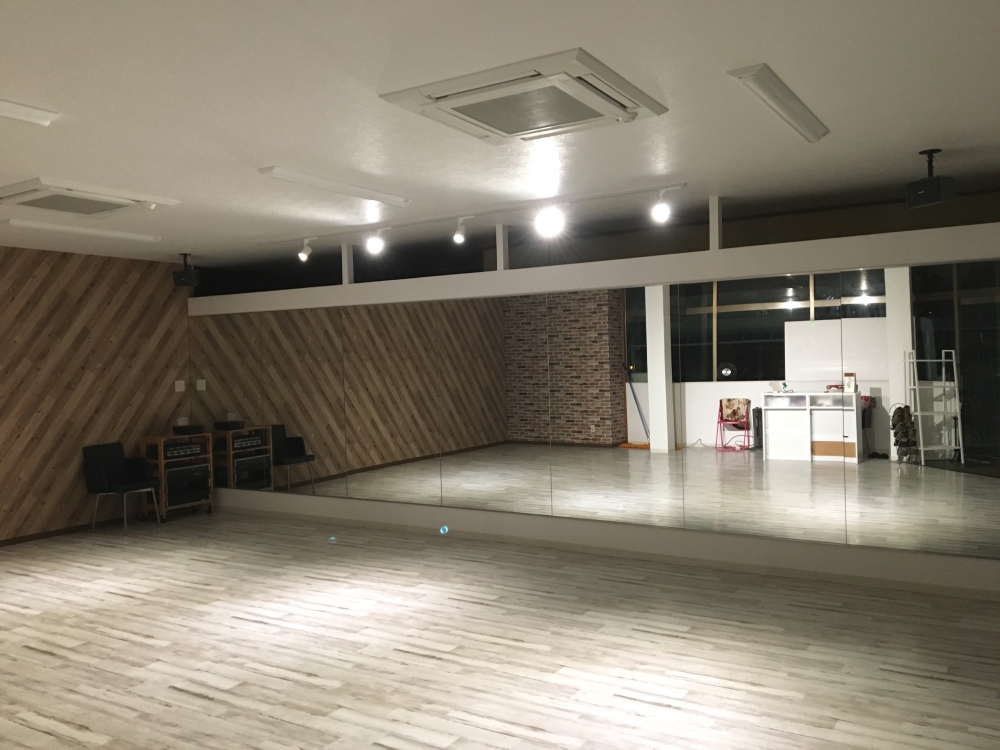 DANCE STUDIO HOT SPOT